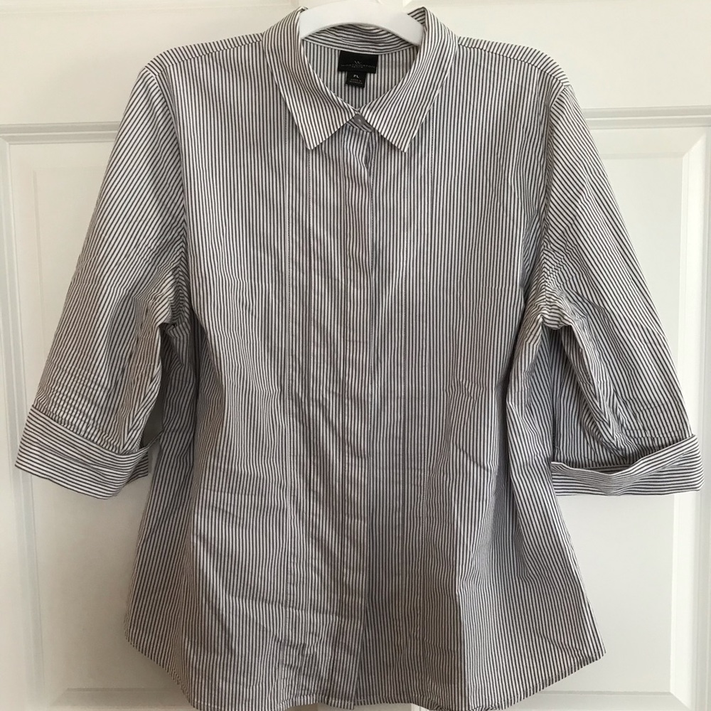 Button down 3/4 sleeve striped shirt